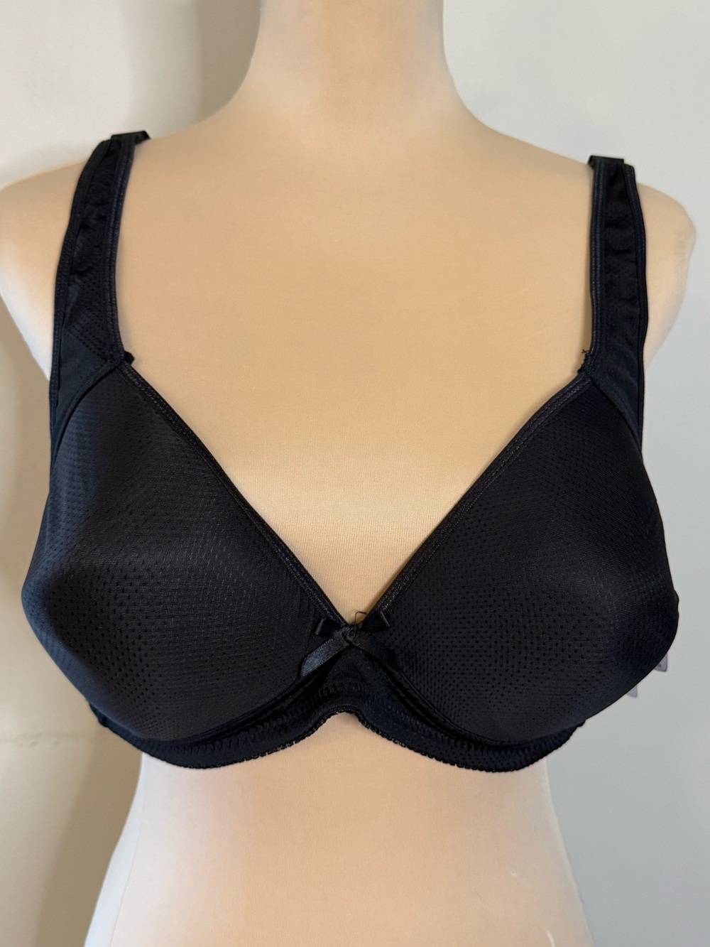 Carrie Amber Intimates black wire free comfort bra SZ 38D -one bra